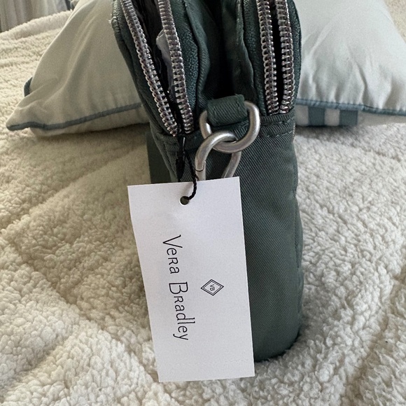 Vera Bradley triple compartment crossbody. NWT - Picture 7 of 7
